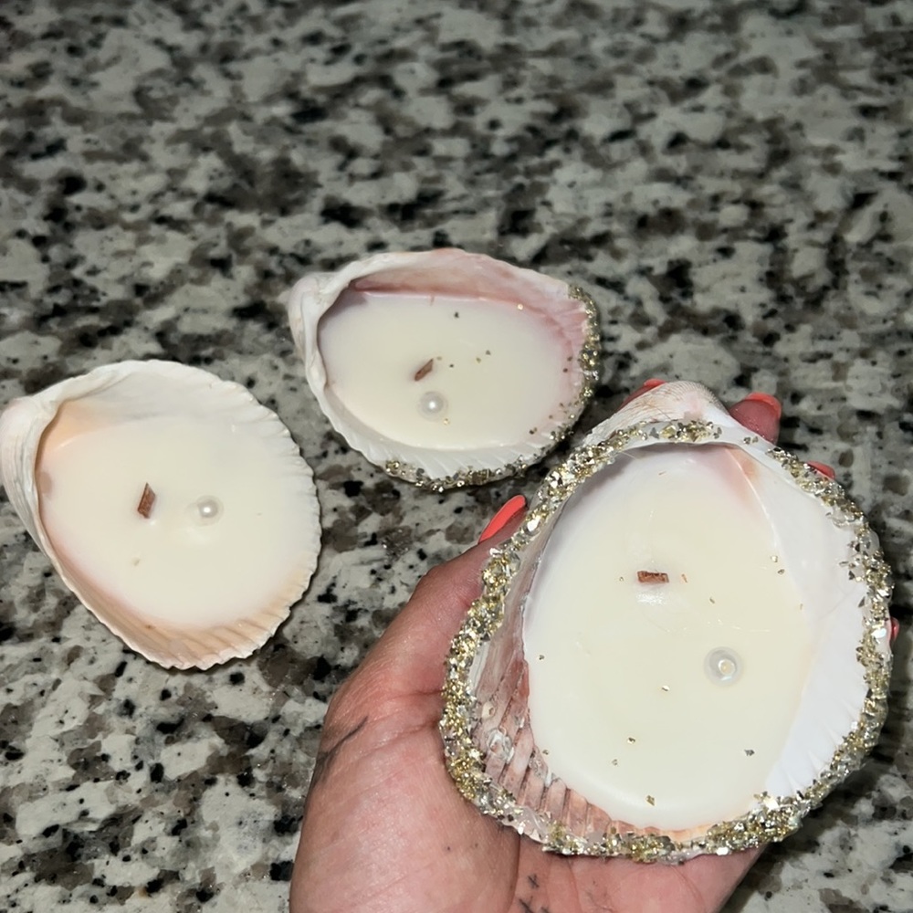 She’ll Candle - Picture 2 of 5